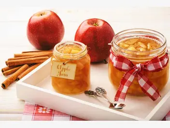 Ilustracja artykułu przetwory z jabłek na zimę – przepisy i pomysły na przygotowanie jabłek