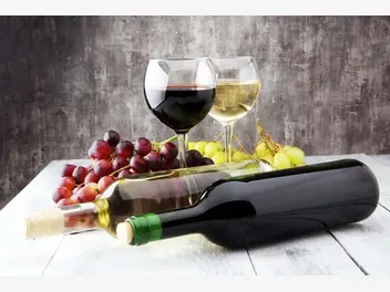 Ilustracja artykułu wino domowe – z jakich owoców najlepiej je przyrządzić?