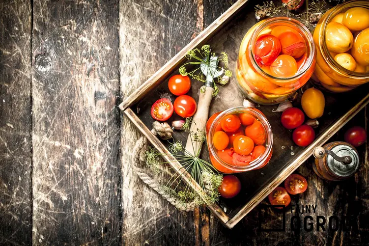Pomidory koktajlowe i pomidorki koktajlowe w słoikach jako przetwory domowe oraz najlepsze przepisy na nie