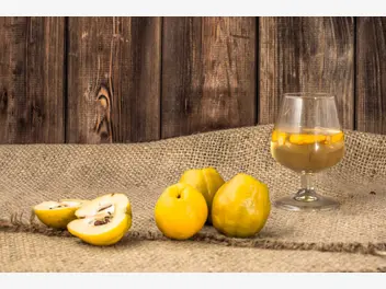 Ilustracja artykułu wino z pigwy - sprawdzone przepisy na wino z owoców pigwowca