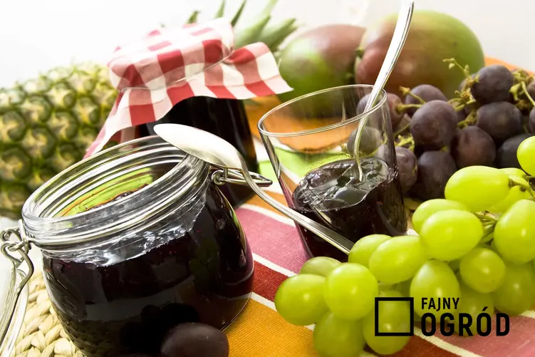 Dżem z winogron czy też dżem winogronowy w słoiku i szklance oraz najlepsze przepisy na przetwory z winogron jasnych i ciemnych winogron