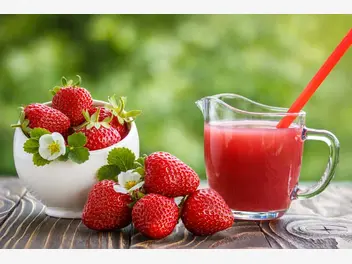 Ilustracja artykułu sok z truskawek - najlepszy przepis jak zrobić sok truskawkowy