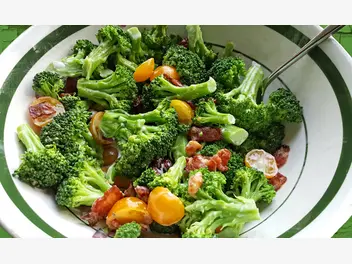 Ilustracja artykułu 5 najlepszych przepisów na sałatkę z brokułami - wypróbuj!