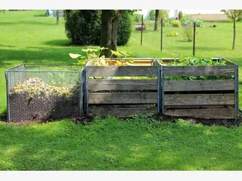 Ilustracja artykułu kompostownik w małym ogrodzie - co warto wiedzieć?