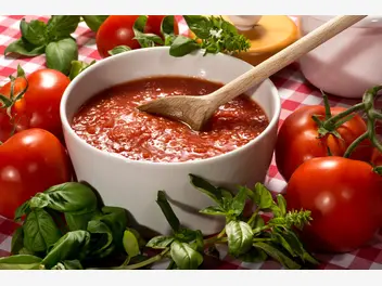 Ilustracja artykułu domowy przecier pomidorowy krok po kroku - 3 dobre przepisy