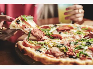 Ilustracja artykułu bezglutenowa pizza – czy rzeczywiście lepsza i zdrowsza?
