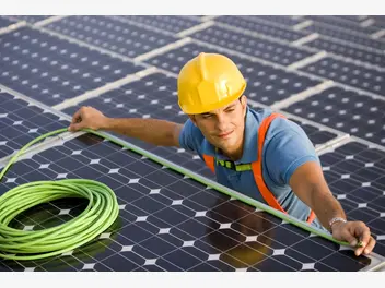 Ilustracja artykułu jakich kabli potrzebujesz, by zamontować instalację solarną w ogrodzie?
