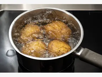 Ilustracja artykułu ile gotować ziemniaki? przedstawiamy praktyczny poradnik