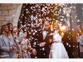 Ilustracja artykułu atrakcje dla gości weselnych - jak urozmaicić przyjęcie weselne?