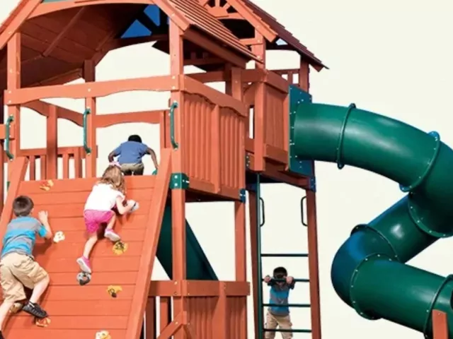 Wiosenne zabawy na ogrodowym placu