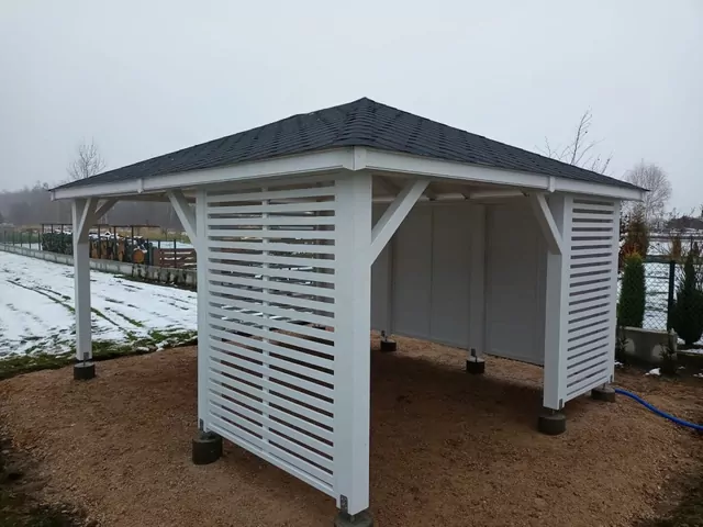 Montaż drewnianej altany ogrodowej