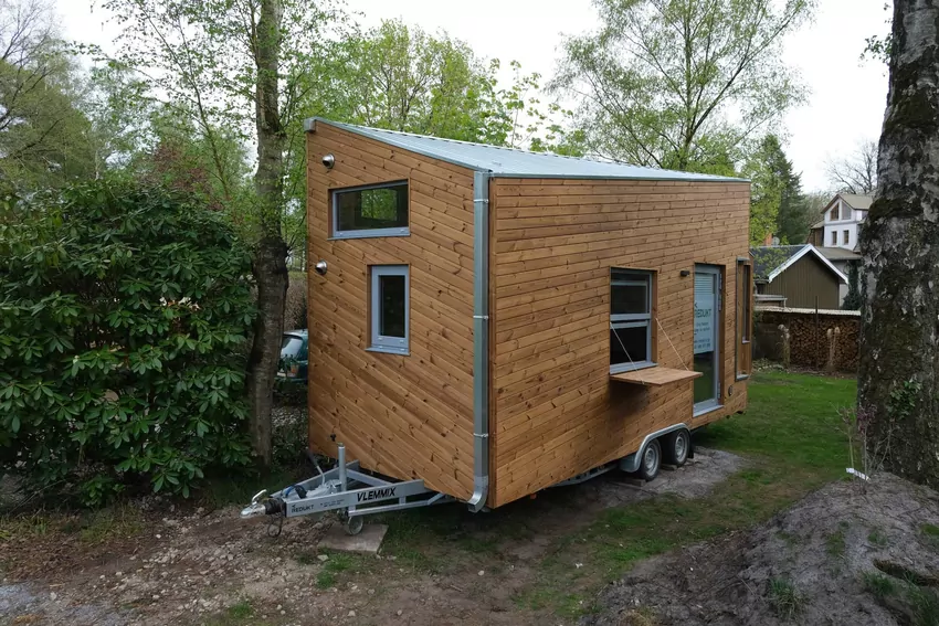 Tiny house w ogrodzie