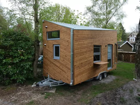 Tiny house w ogrodzie