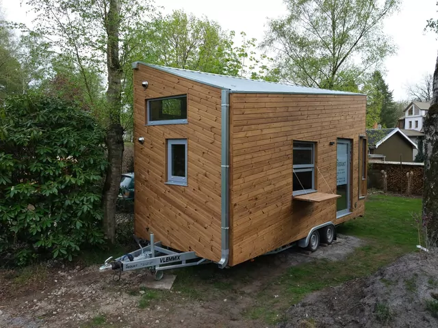 Tiny house w ogrodzie