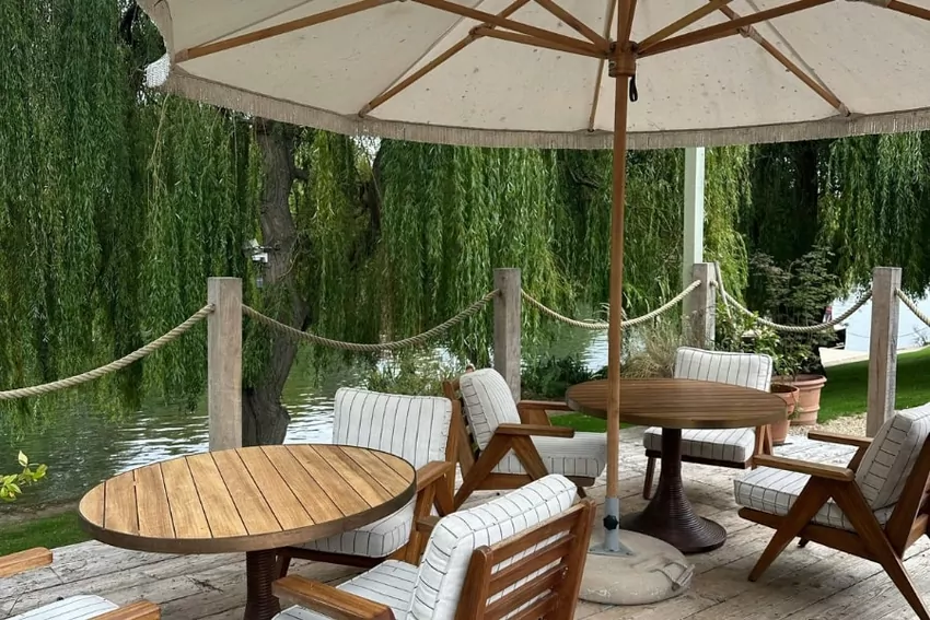 Wybieraj trwałe materiały odporne na warunki pogodowe, by meble parkowe służyły przez wiele lat Meble parkowe