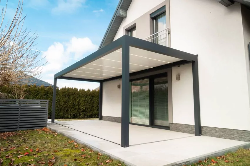 Już wczesną wiosną sprawdź stan nawierzchni i konstrukcji tarasu, aby uniknąć kosztownych napraw w szczycie sezonu Zabudowa tarasu