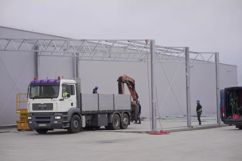 Zadbaj o odpowiednią wentylację hali namiotowej, aby zapobiec zawilgoceniu i zbrylaniu nawozów Bezpieczny magazyn na nawozy