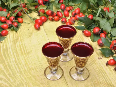 Nalewka z dzikiej róży