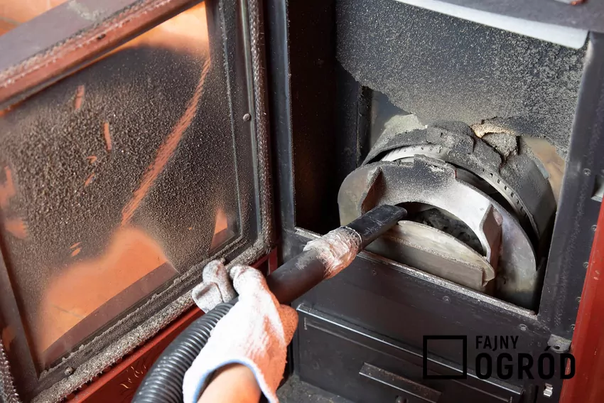 Czyszczenie pieca na pellet za pomocą odkurzacza