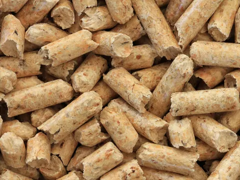 Jak rozpoznać pellet słabej jakości?