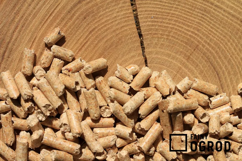 Dobrej jakości pellet powinien być wytwarzany z litego drewna Dodatki w postaci kleju, lakieru lub impregnatu powodują złe spalanie pelletu
