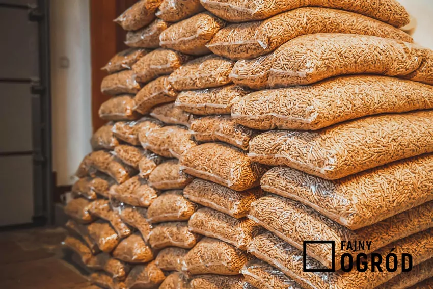 Pellet dobrej jakości zapewnia równomierne spalanie i wysoką wydajność pieca Pellet wymaga odpowiedniego pomieszczenia do magazynowania