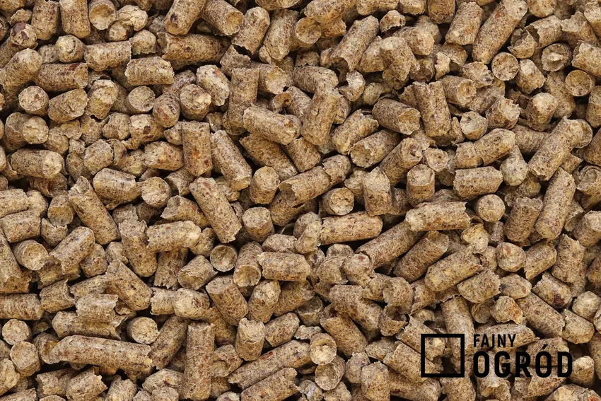 Ciemny kolor pelletu może świadczyć o zawartości kory Zawartość kory powoduje zwiększenie zawartości popiołu w pellecie