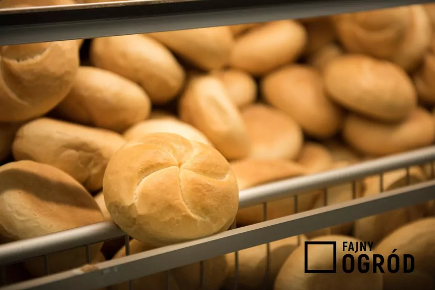 Dział z chlebem w sklepie