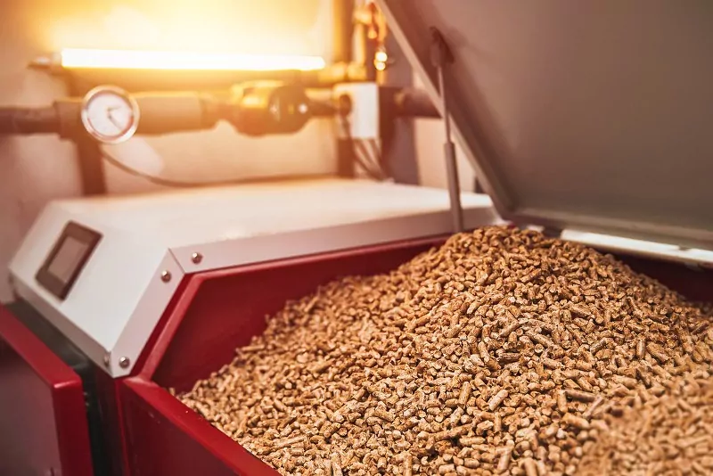 napełniony piec na pellet