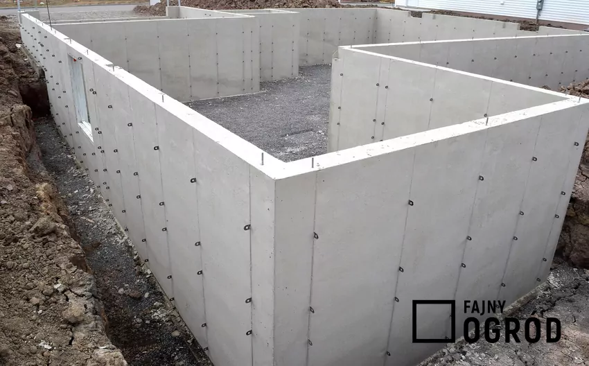 Wykonanie piwnicy oznacza w praktyce realizację kolejnej kondygnacji Fundamenty w trakcie budowy