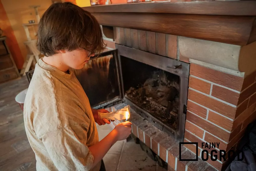 rozpalanie kominka