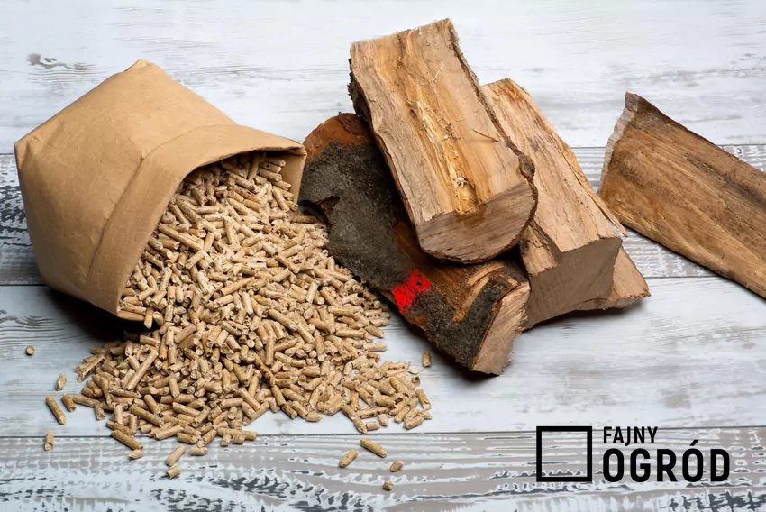 Opał i pellet są wyrabiane z odpadowych części pnia drzewa