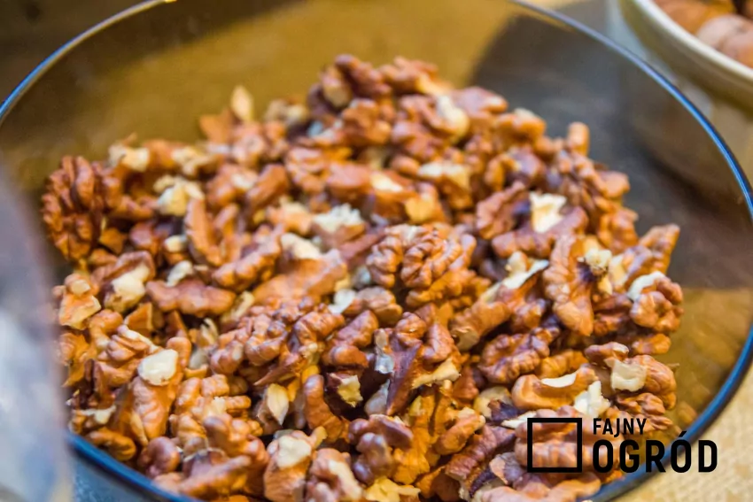 Orzechy włoskie w misce