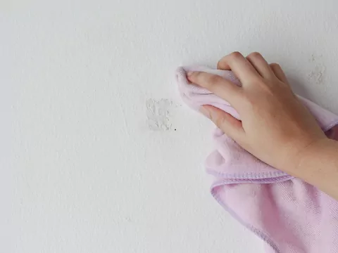 Usuwanie kleju po naklejkach