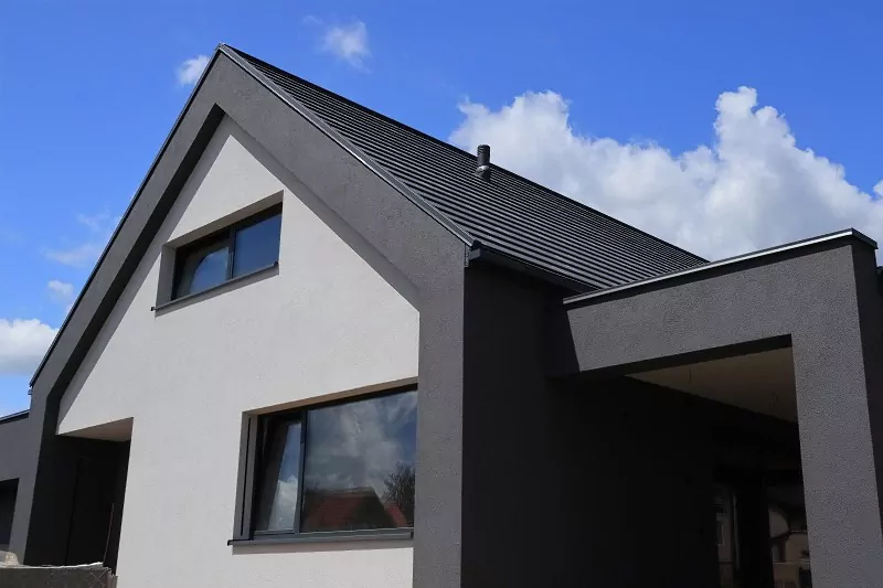 dom z nowoczesną elewacją