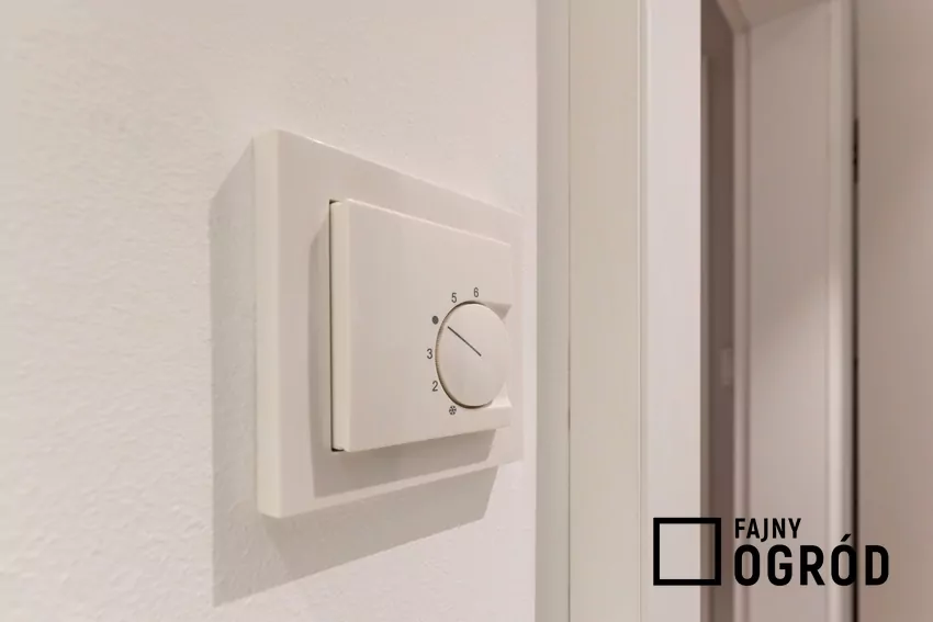 Prosty termostat nie zawsze sprawdza się przy ogrzewaniu podłogowym termostat do podłogówki