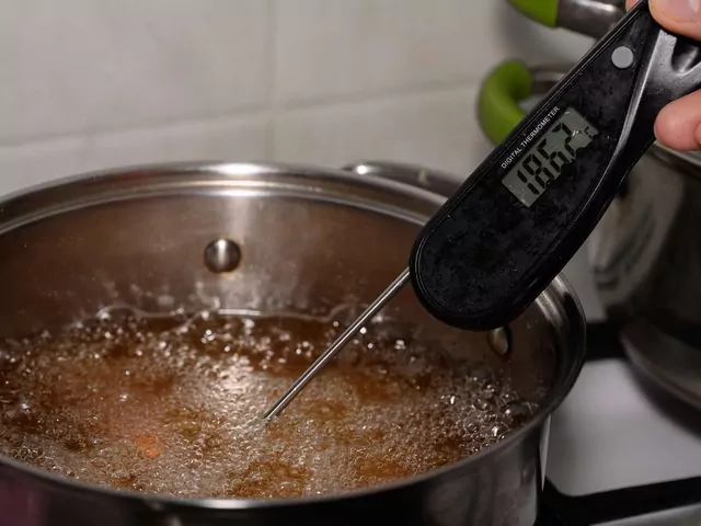 Gdzie wyrzucać olej po smażeniu?