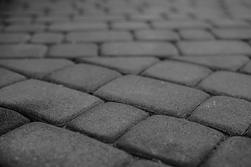 szara kostka brukowa