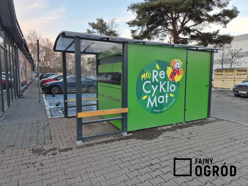 Recyklomat sklepu Biedronka