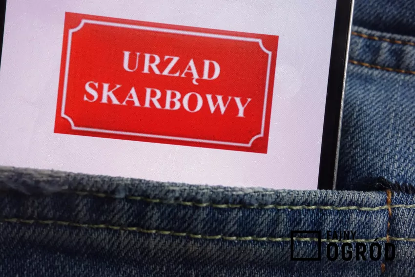 Butelkomaty rejestrują transakcje, które może przejąć Urząd Skarbowy Biały napis "Urzad Skarbowy" na czerwonym tle