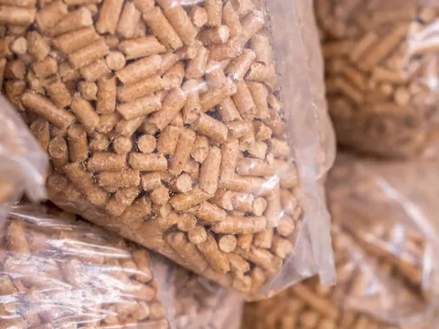 Dlaczego pellet się kruszy?