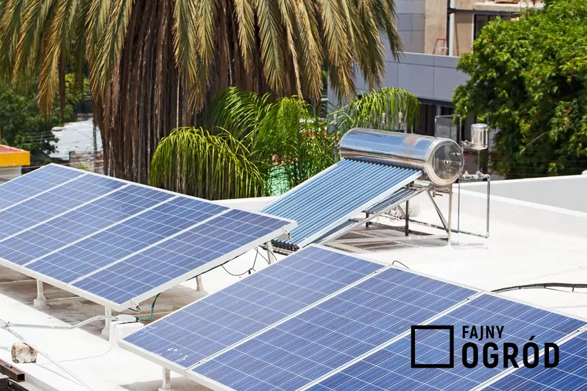 Panele fotowoltaiczne i kolektory solarne w obiekcie sezonowym