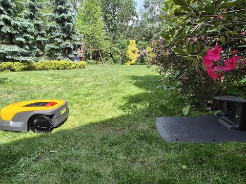 Test robota koszącego STIGA A15v