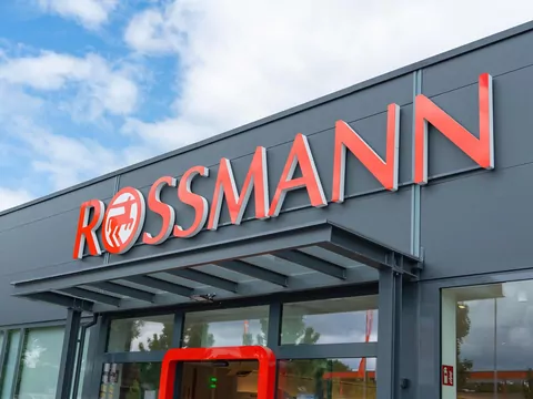 Promocja na Versace Red Jeans w Rossmannie