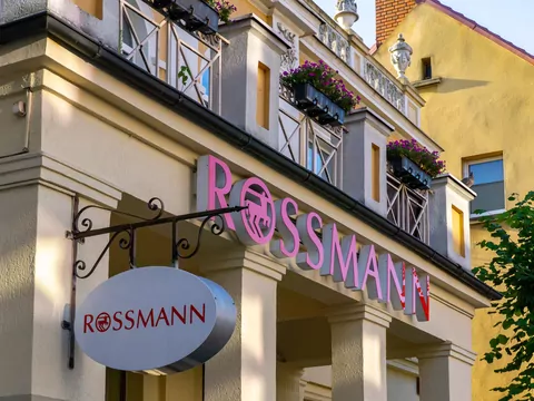 Promocja na zapach Hugo Boss Deep Red w Rossmannie