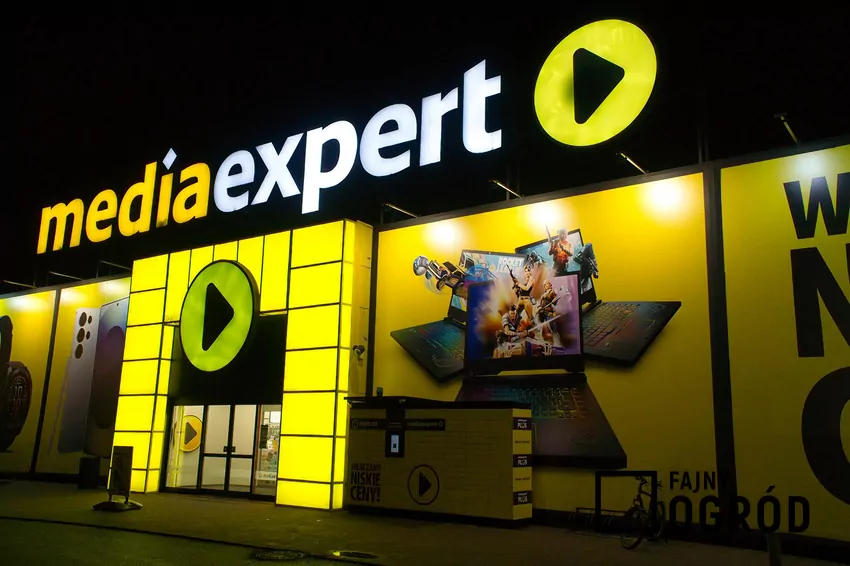 Media Expert nocą