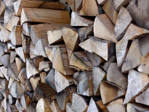 Drewno olchowe do palenia w piecu