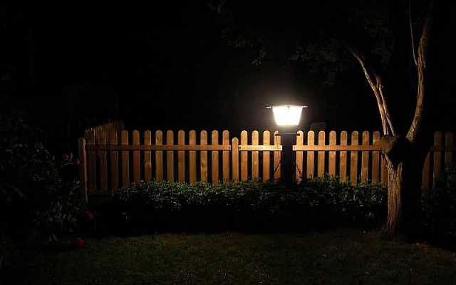 Jak wybrać oświetlenie do ogrodu - montaż oświetlenia