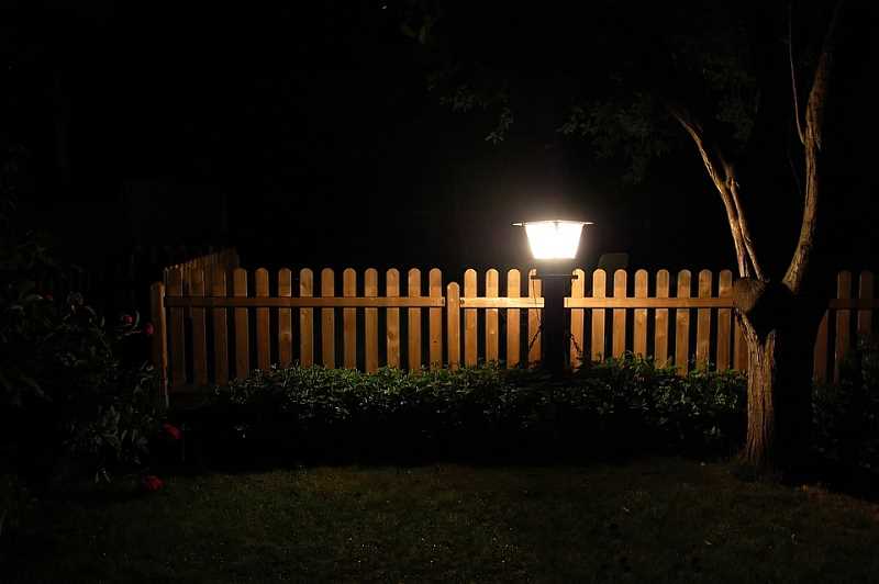 Dekoracja ogrodu światłem
