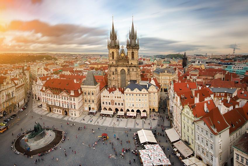 Bezpieczna podróż samochodem do Czech – przydatne wskazówki i porady